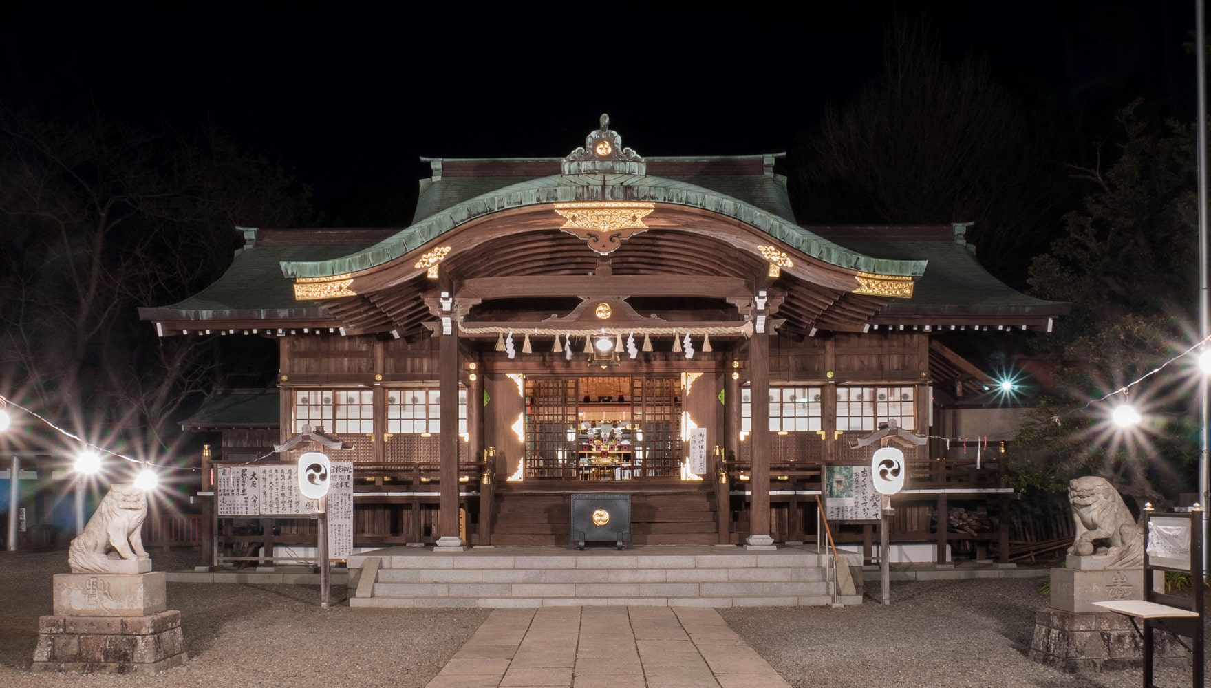 沼津日枝神社 初詣 夜の境内
